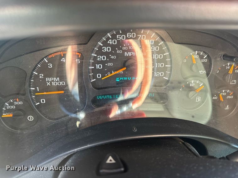 image for item EH6555 2005 Chevrolet Silverado 3500 ambulance