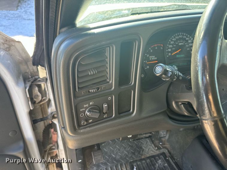 image for item EH6555 2005 Chevrolet Silverado 3500 ambulance