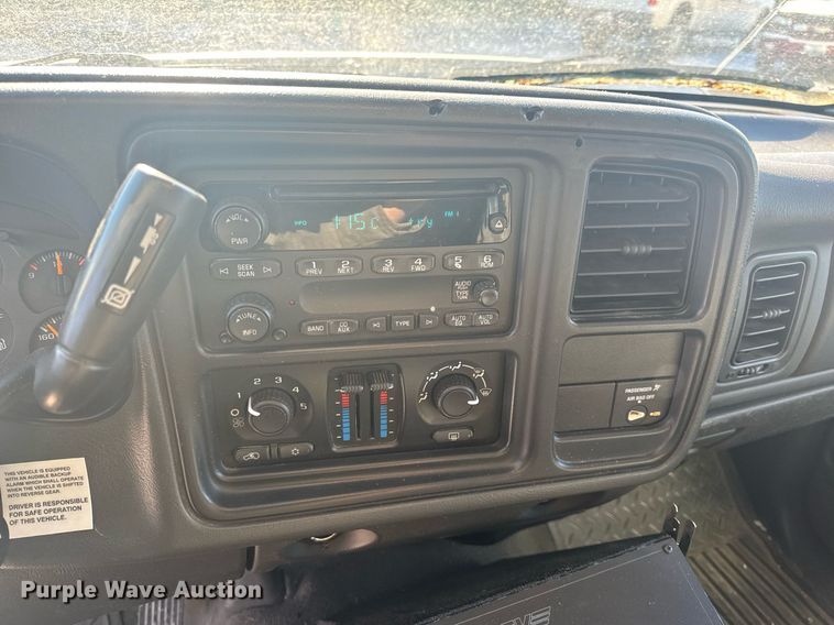 image for item EH6555 2005 Chevrolet Silverado 3500 ambulance