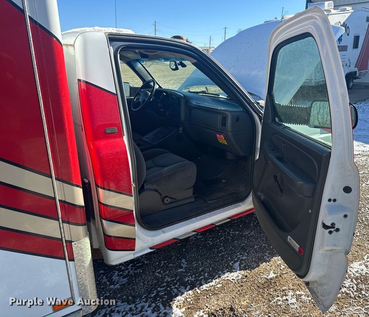image for item EH6555 2005 Chevrolet Silverado 3500 ambulance