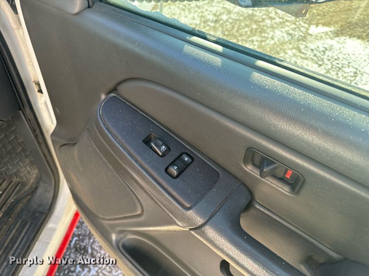 image for item EH6555 2005 Chevrolet Silverado 3500 ambulance