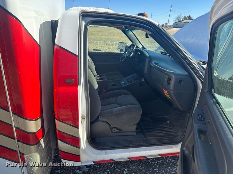 image for item EH6555 2005 Chevrolet Silverado 3500 ambulance