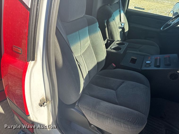 image for item EH6555 2005 Chevrolet Silverado 3500 ambulance