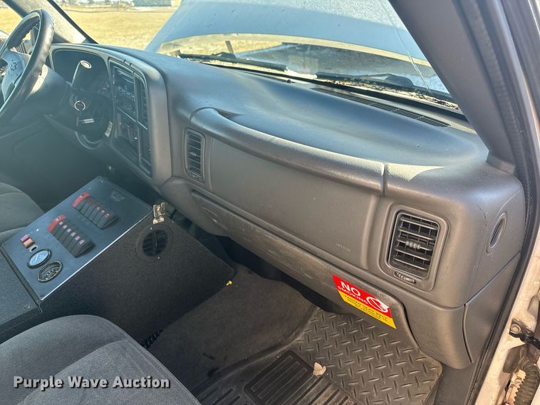 image for item EH6555 2005 Chevrolet Silverado 3500 ambulance