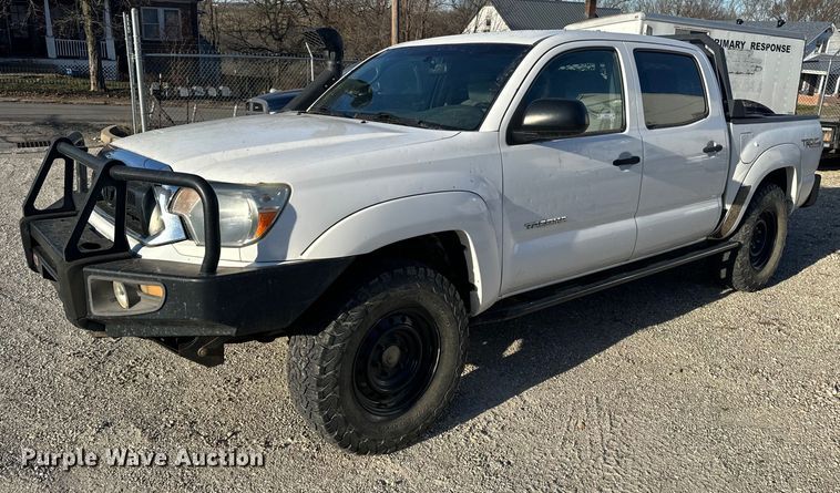 image for item EH6556 2013 Toyota Tacoma Double Cab pickup truck