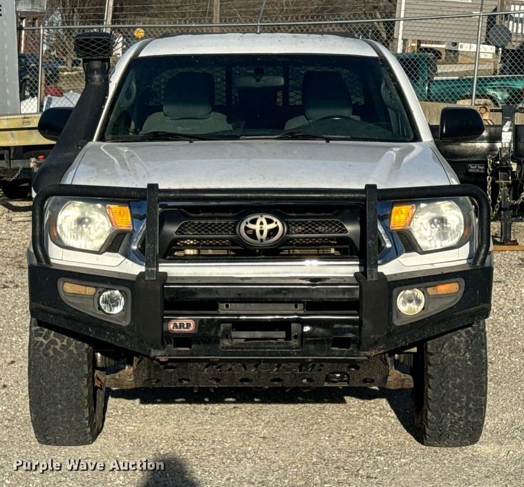 image for item EH6556 2013 Toyota Tacoma Double Cab pickup truck