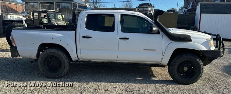 image for item EH6556 2013 Toyota Tacoma Double Cab pickup truck