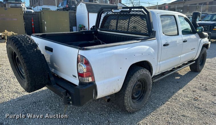 image for item EH6556 2013 Toyota Tacoma Double Cab pickup truck