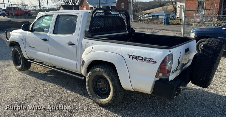 image for item EH6556 2013 Toyota Tacoma Double Cab pickup truck