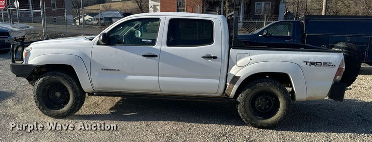 image for item EH6556 2013 Toyota Tacoma Double Cab pickup truck