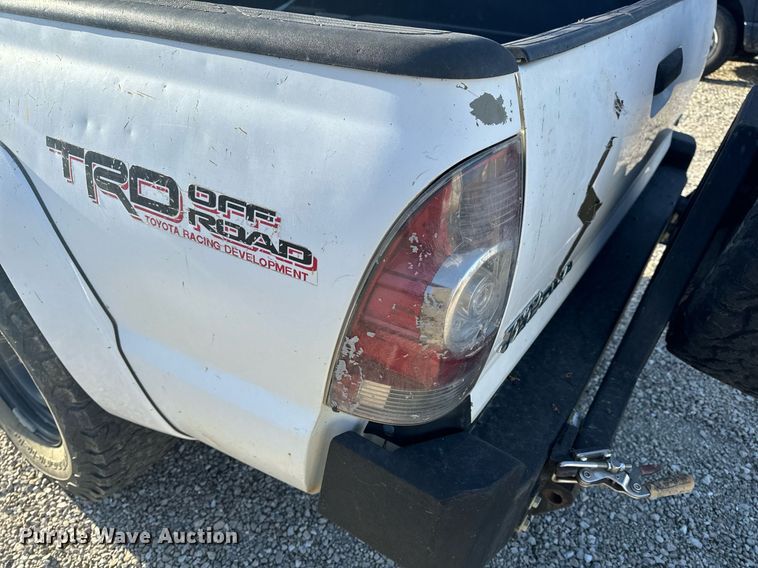 image for item EH6556 2013 Toyota Tacoma Double Cab pickup truck