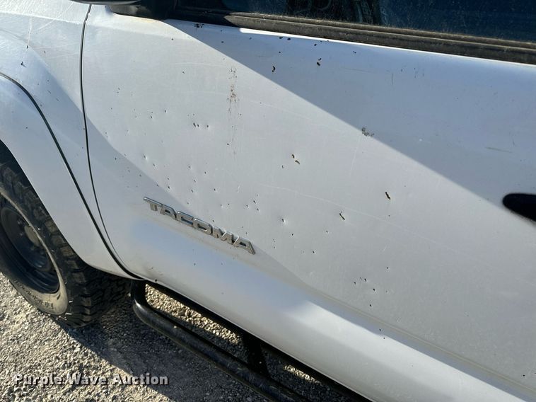 image for item EH6556 2013 Toyota Tacoma Double Cab pickup truck