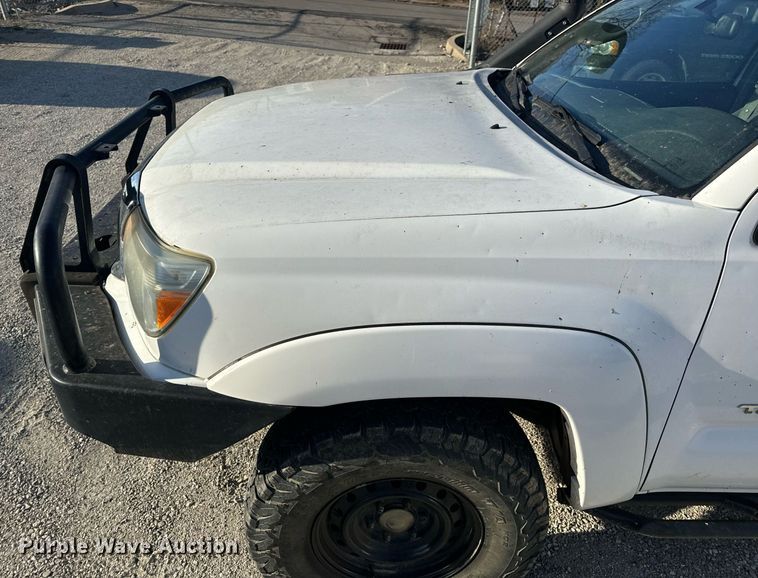 image for item EH6556 2013 Toyota Tacoma Double Cab pickup truck