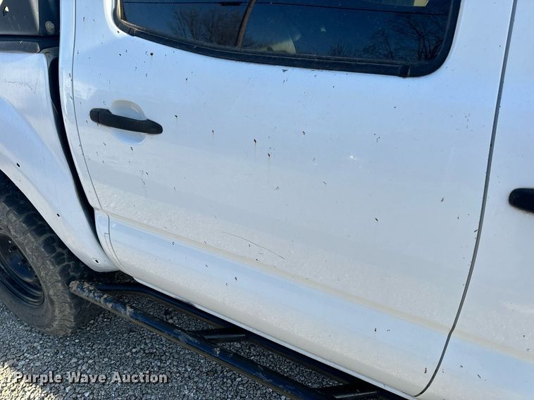 image for item EH6556 2013 Toyota Tacoma Double Cab pickup truck