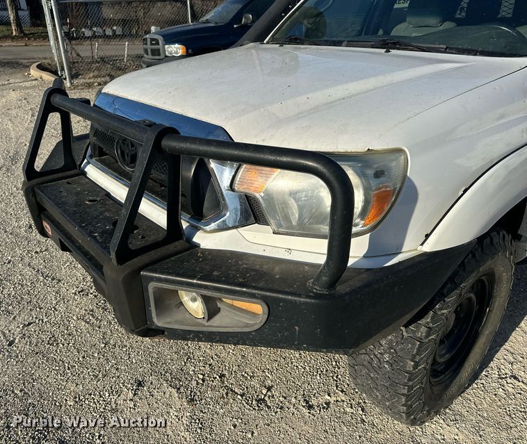 image for item EH6556 2013 Toyota Tacoma Double Cab pickup truck