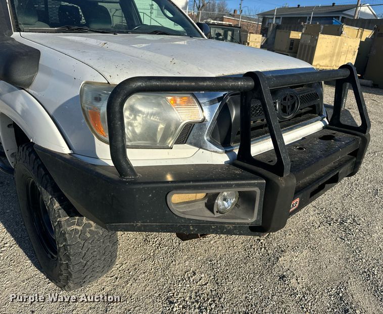 image for item EH6556 2013 Toyota Tacoma Double Cab pickup truck