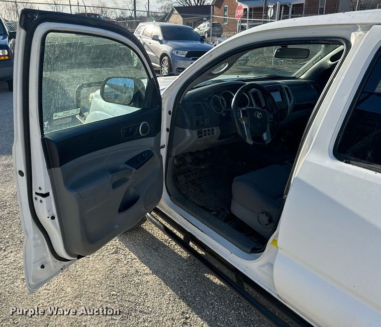 image for item EH6556 2013 Toyota Tacoma Double Cab pickup truck