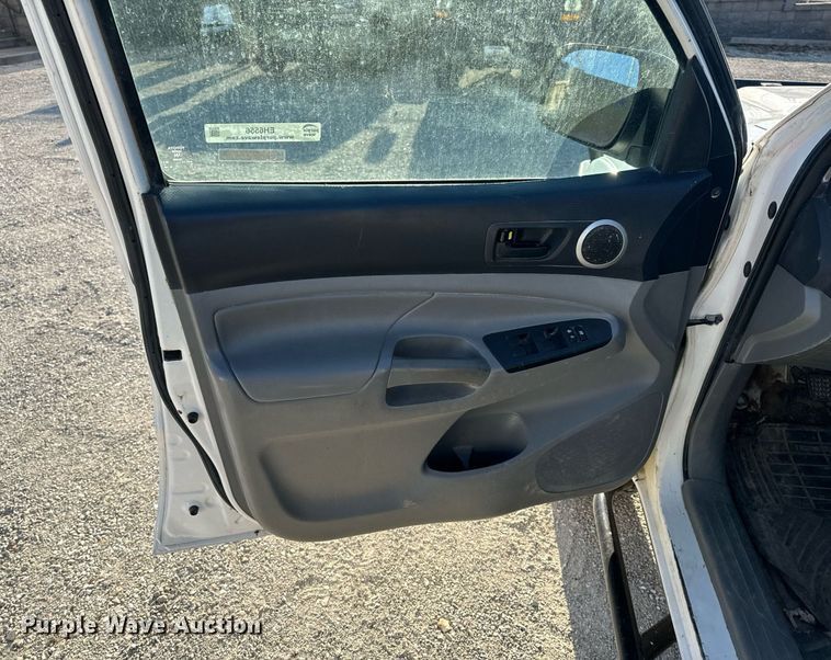 image for item EH6556 2013 Toyota Tacoma Double Cab pickup truck