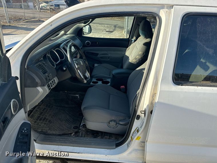 image for item EH6556 2013 Toyota Tacoma Double Cab pickup truck