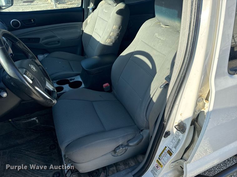 image for item EH6556 2013 Toyota Tacoma Double Cab pickup truck