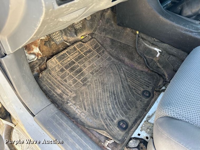 image for item EH6556 2013 Toyota Tacoma Double Cab pickup truck