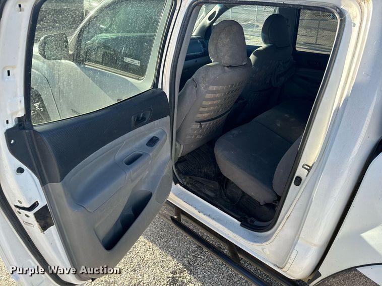 image for item EH6556 2013 Toyota Tacoma Double Cab pickup truck