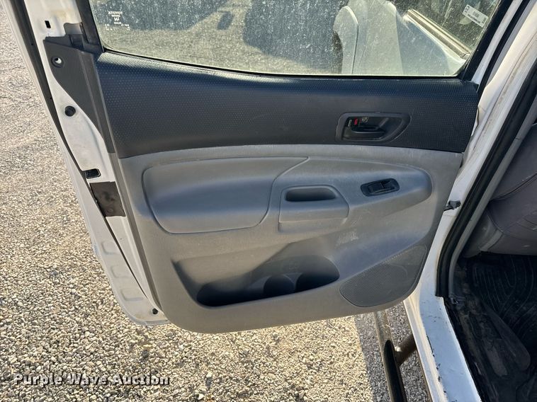 image for item EH6556 2013 Toyota Tacoma Double Cab pickup truck