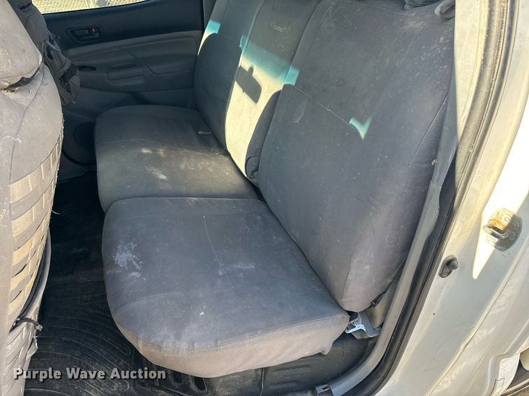 image for item EH6556 2013 Toyota Tacoma Double Cab pickup truck