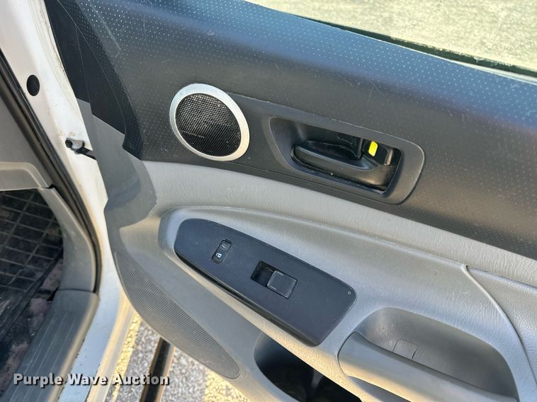 image for item EH6556 2013 Toyota Tacoma Double Cab pickup truck