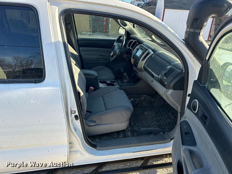 image for item EH6556 2013 Toyota Tacoma Double Cab pickup truck