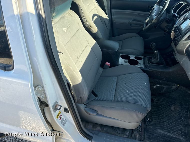 image for item EH6556 2013 Toyota Tacoma Double Cab pickup truck