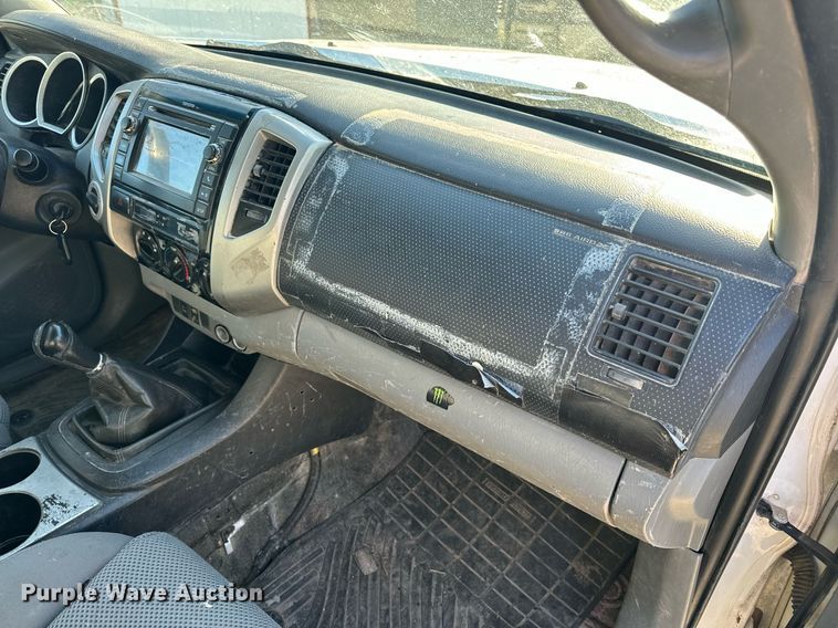 image for item EH6556 2013 Toyota Tacoma Double Cab pickup truck