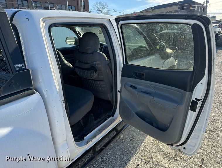image for item EH6556 2013 Toyota Tacoma Double Cab pickup truck