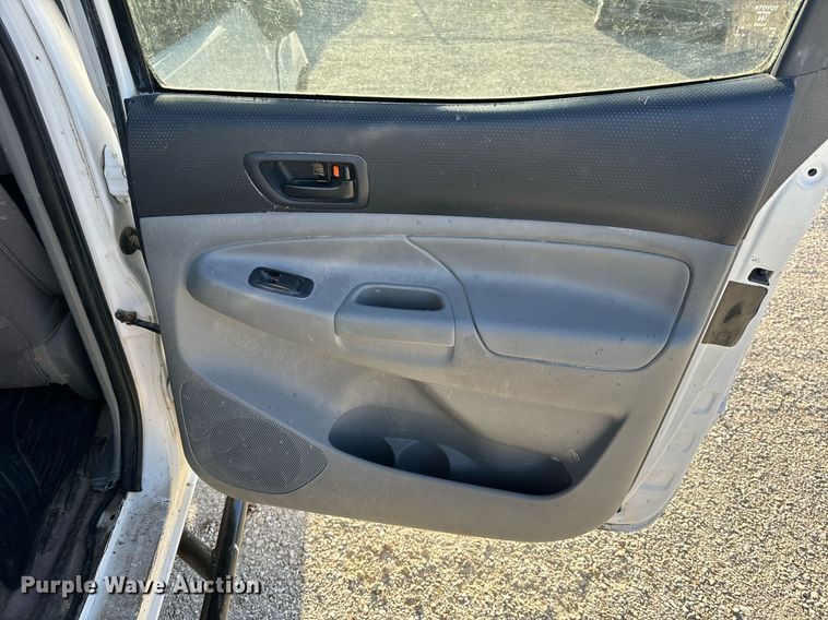 image for item EH6556 2013 Toyota Tacoma Double Cab pickup truck