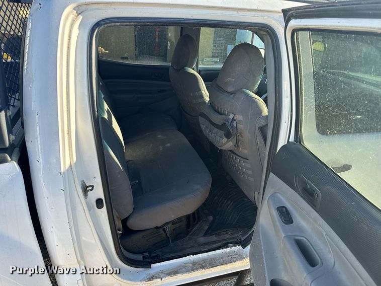 image for item EH6556 2013 Toyota Tacoma Double Cab pickup truck