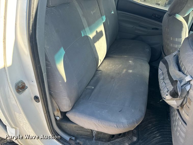 image for item EH6556 2013 Toyota Tacoma Double Cab pickup truck