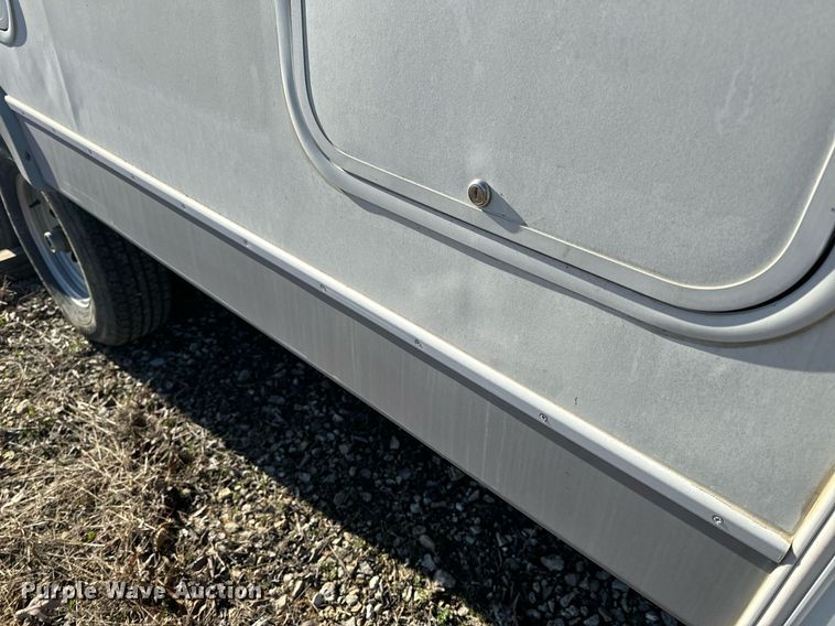 image for item EH6558 2005 R-Vision Trail-Bay TB29DS camper