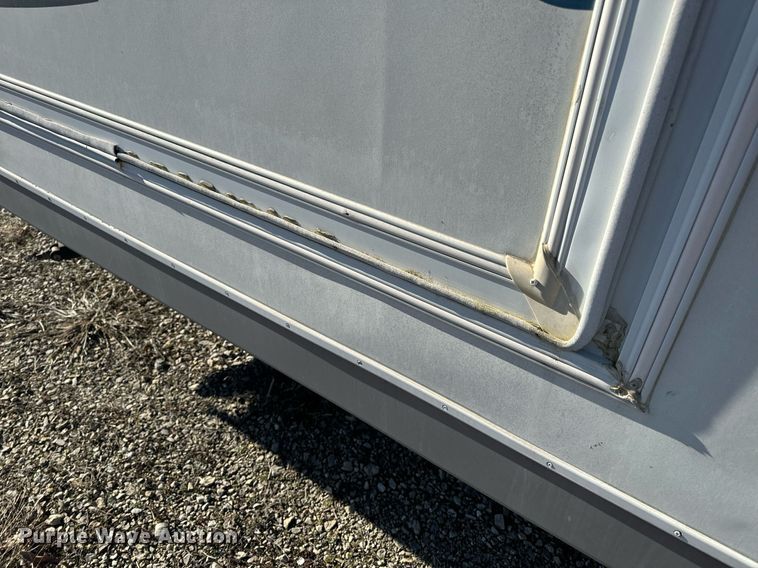 image for item EH6558 2005 R-Vision Trail-Bay TB29DS camper