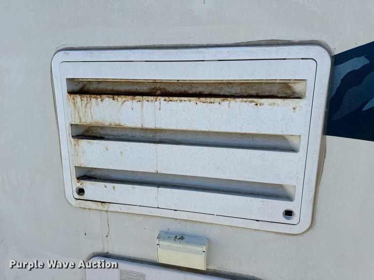 image for item EH6558 2005 R-Vision Trail-Bay TB29DS camper