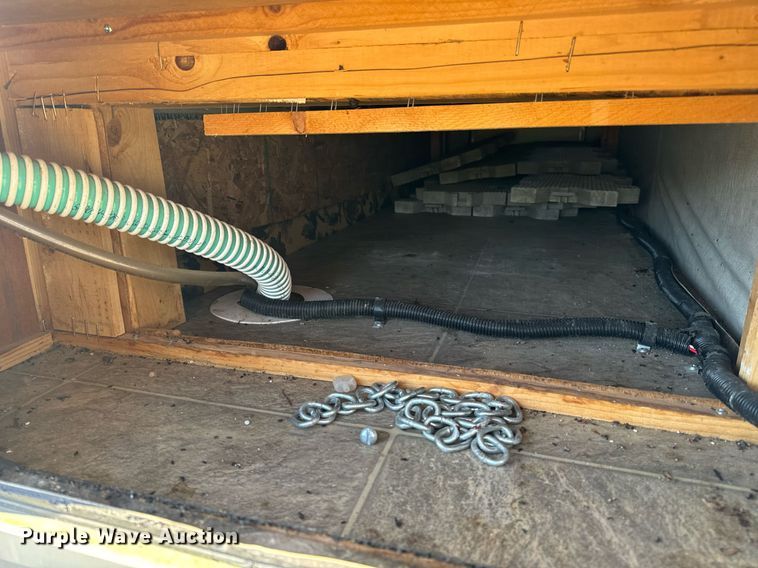 image for item EH6558 2005 R-Vision Trail-Bay TB29DS camper