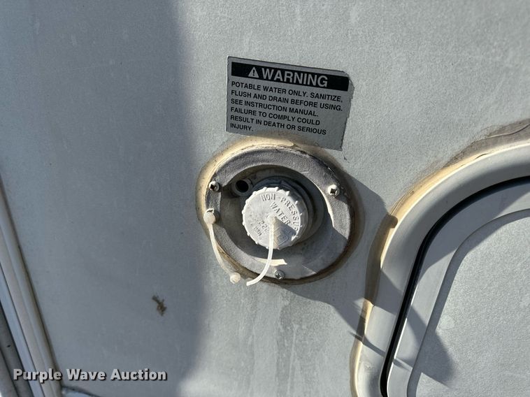 image for item EH6558 2005 R-Vision Trail-Bay TB29DS camper