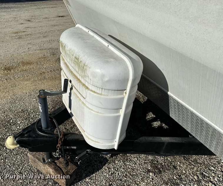 image for item EH6558 2005 R-Vision Trail-Bay TB29DS camper