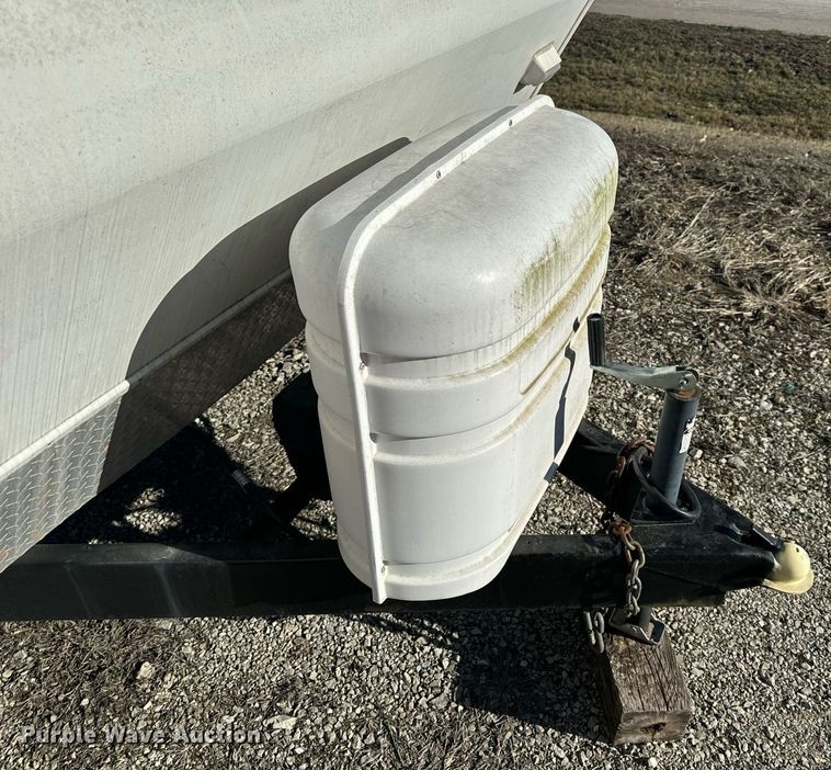 image for item EH6558 2005 R-Vision Trail-Bay TB29DS camper