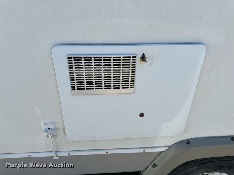 image for item EH6558 2005 R-Vision Trail-Bay TB29DS camper