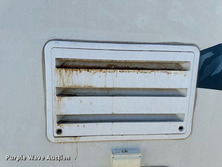 image for item EH6558 2005 R-Vision Trail-Bay TB29DS camper