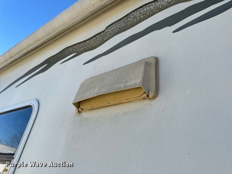 image for item EH6558 2005 R-Vision Trail-Bay TB29DS camper