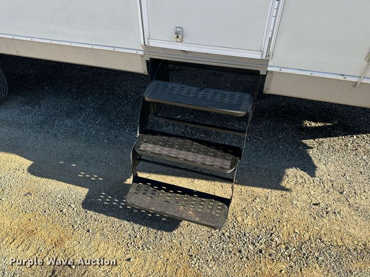 image for item EH6558 2005 R-Vision Trail-Bay TB29DS camper