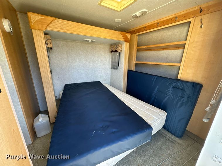 image for item EH6558 2005 R-Vision Trail-Bay TB29DS camper