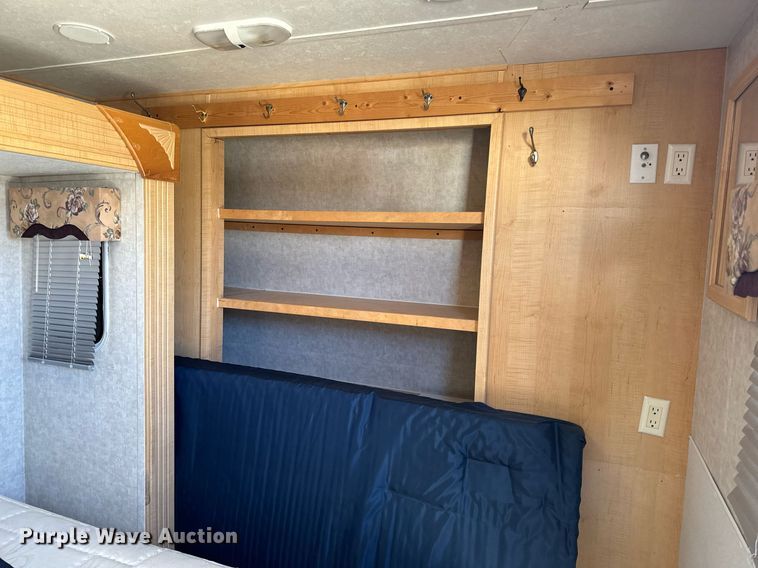 image for item EH6558 2005 R-Vision Trail-Bay TB29DS camper