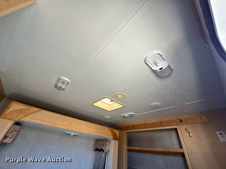 image for item EH6558 2005 R-Vision Trail-Bay TB29DS camper